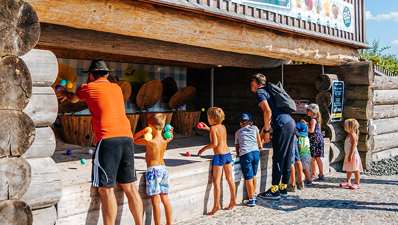 Eis-Greissler adventure park ice ball throwing