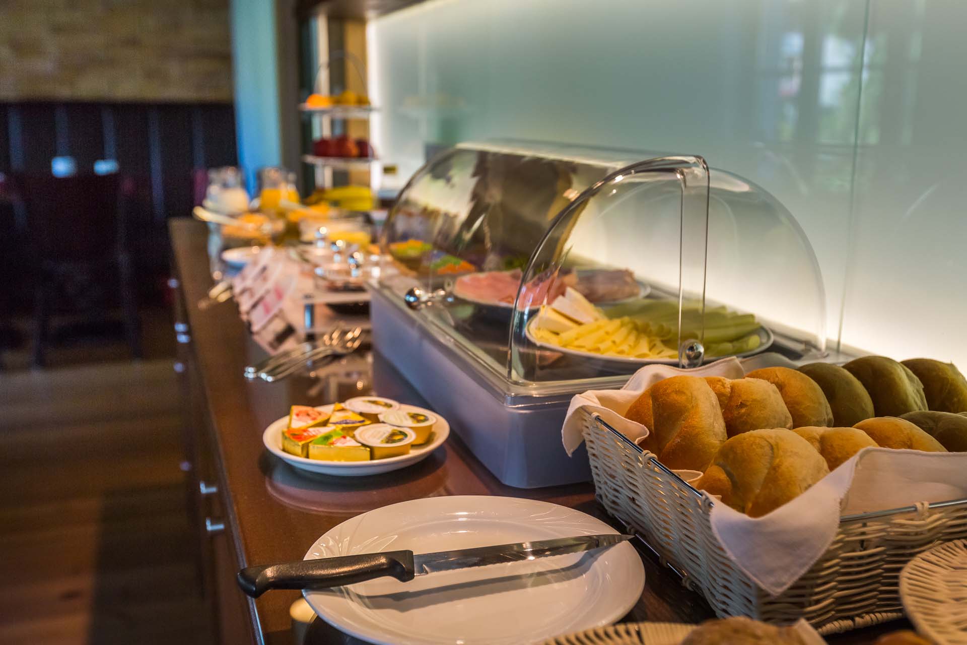 Extensive breakfast buffet