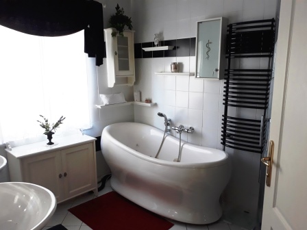 Bathroom with bathtub